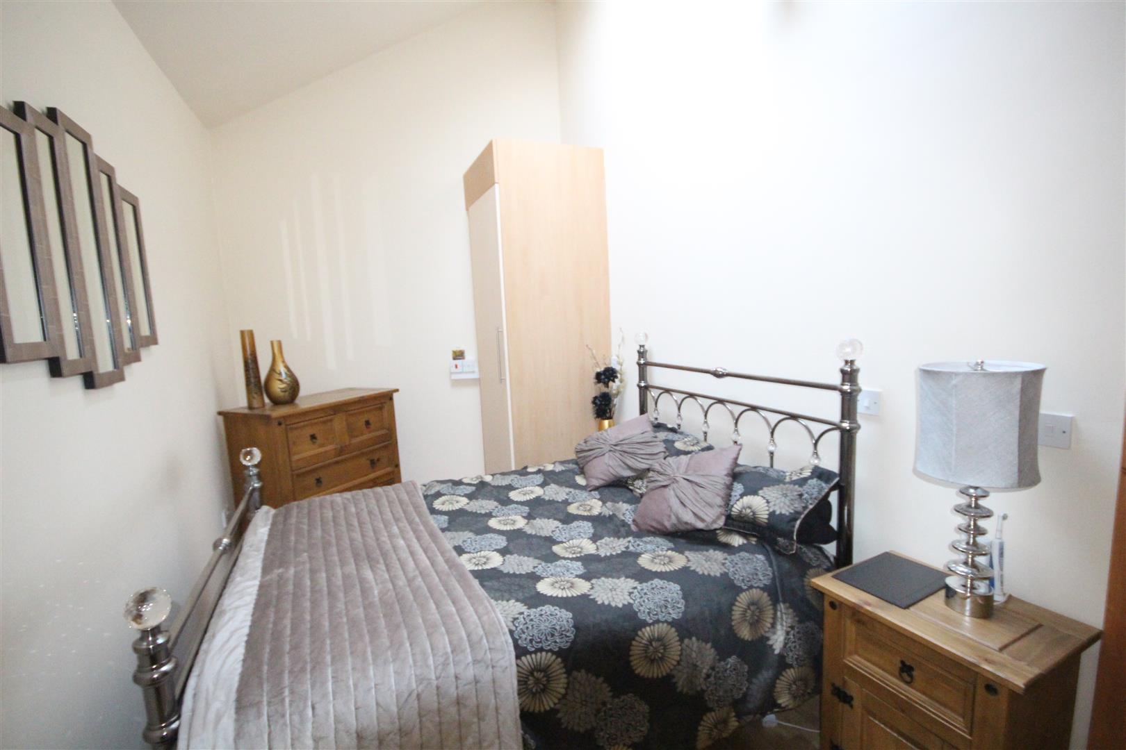 2 bedroom flat To Let in Colne - IMG_5432.jpg